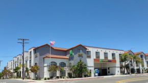  Holiday Inn Express Hotel & Suites Hermosa Beach, an IHG Hotel  Эрмоза Бич